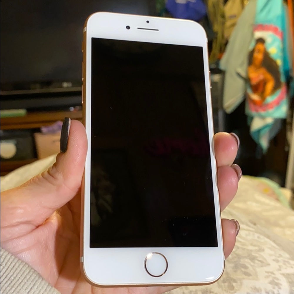 🛑SOLD!! Apple iPhone 7!
